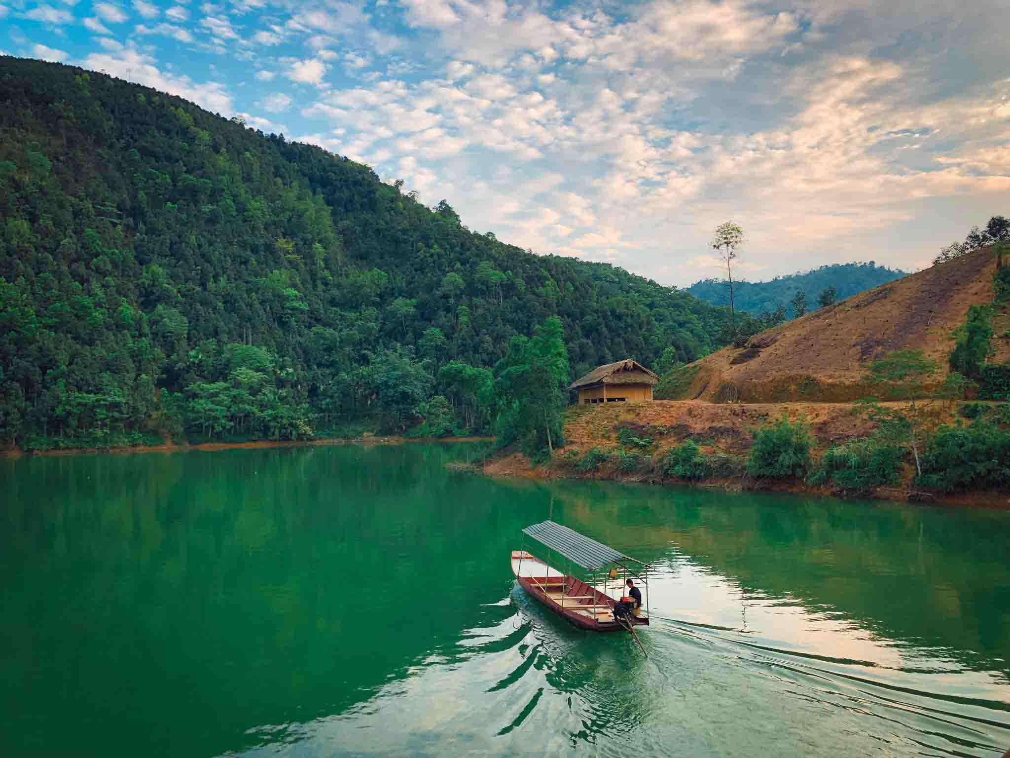 Ho Ly Lake